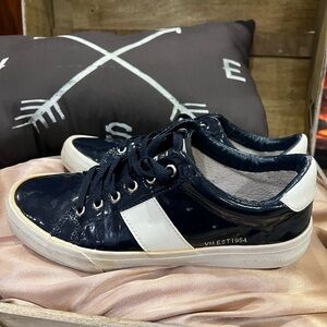 Vintage Havana Quincy Navy and White Sneakers